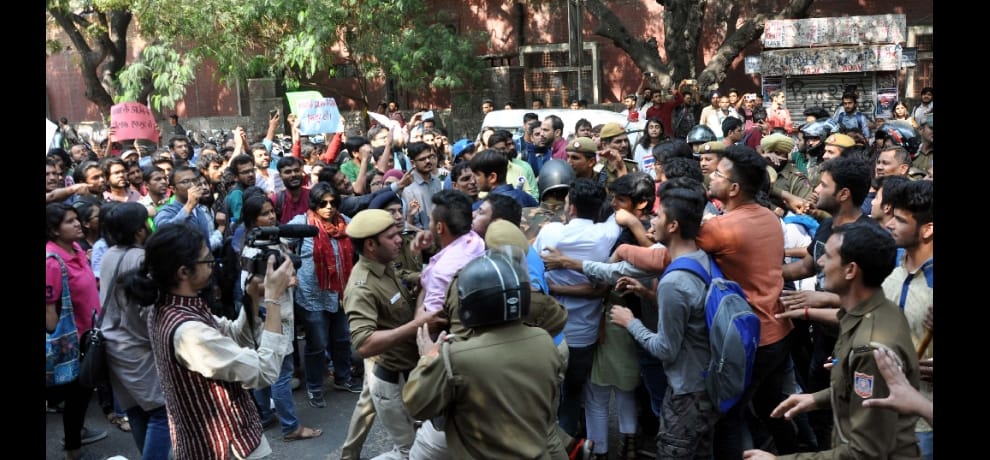 those students who beaten journalists in ramjas college will be identified and suspended says cp