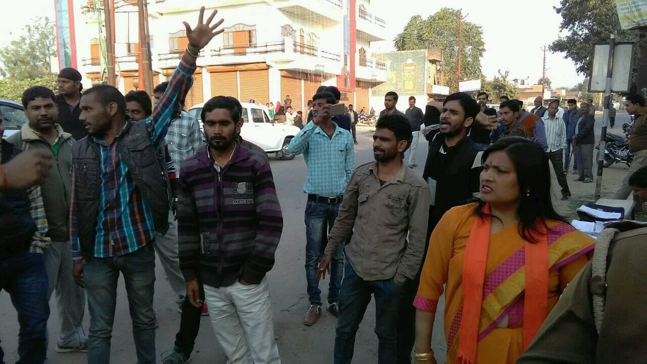 ruckus in raebareli due to evm failure