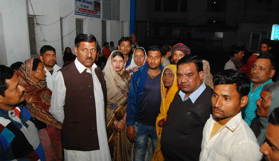 fifteen people scorched in gas cylinder fire