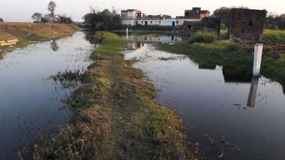 ghazipur farmers get loss by admistration, lands are submerged in unused water
