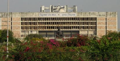 clash broke out inside the Gujarat assembly four bjp mla are injured