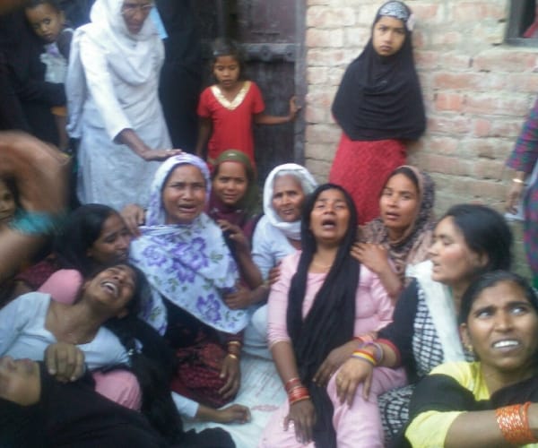 three died in sultanpur in an incident.