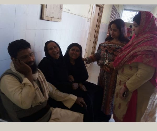 three died in sultanpur in an incident.