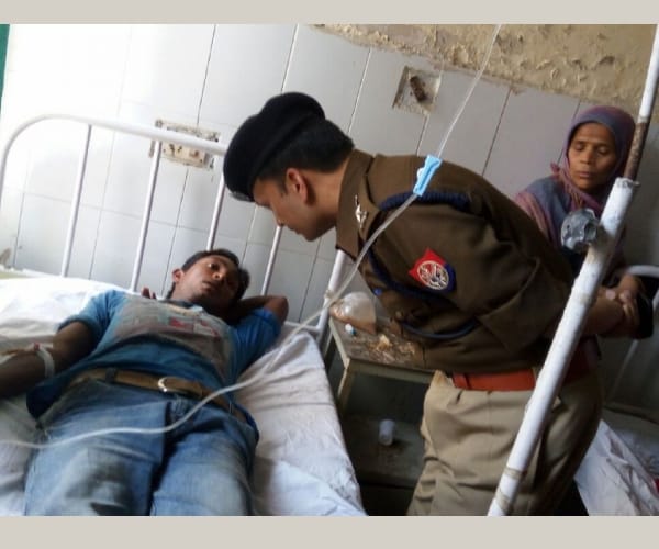 three died in sultanpur in an incident.