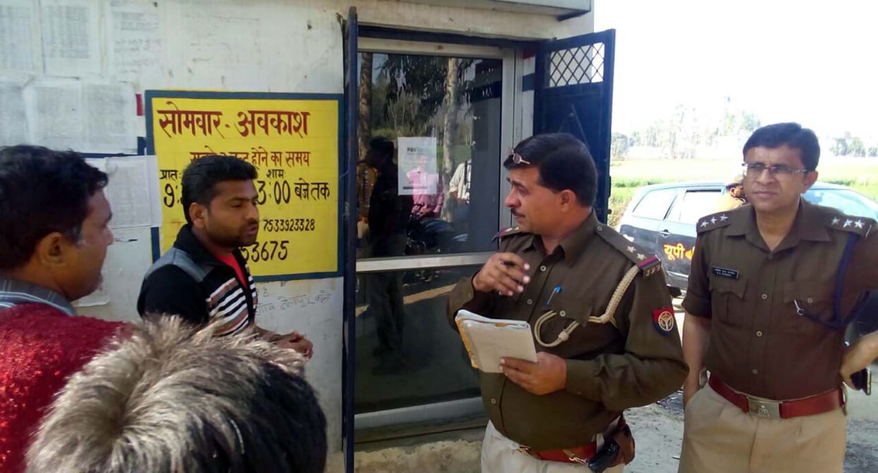 Miscreants looted Rs 1.57 lakh from gas agency.