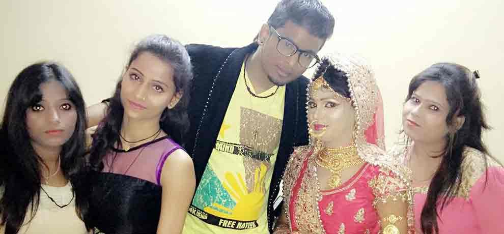 UP: bride kept on waiting for groom but no baraat came, girl requested for cm akhilesh intervention