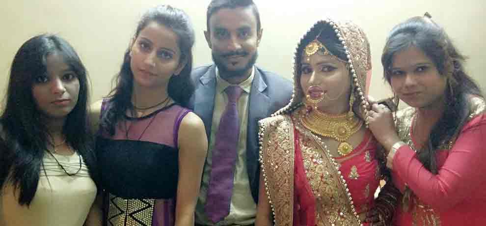 UP: bride kept on waiting for groom but no baraat came, girl requested for cm akhilesh intervention