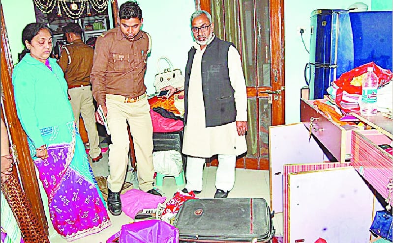 Teacher reconstructed house burglars