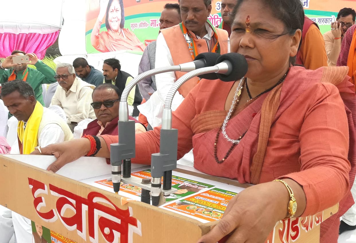 sadhvi niranjan jyoti target samajwadi party at azangarh raily