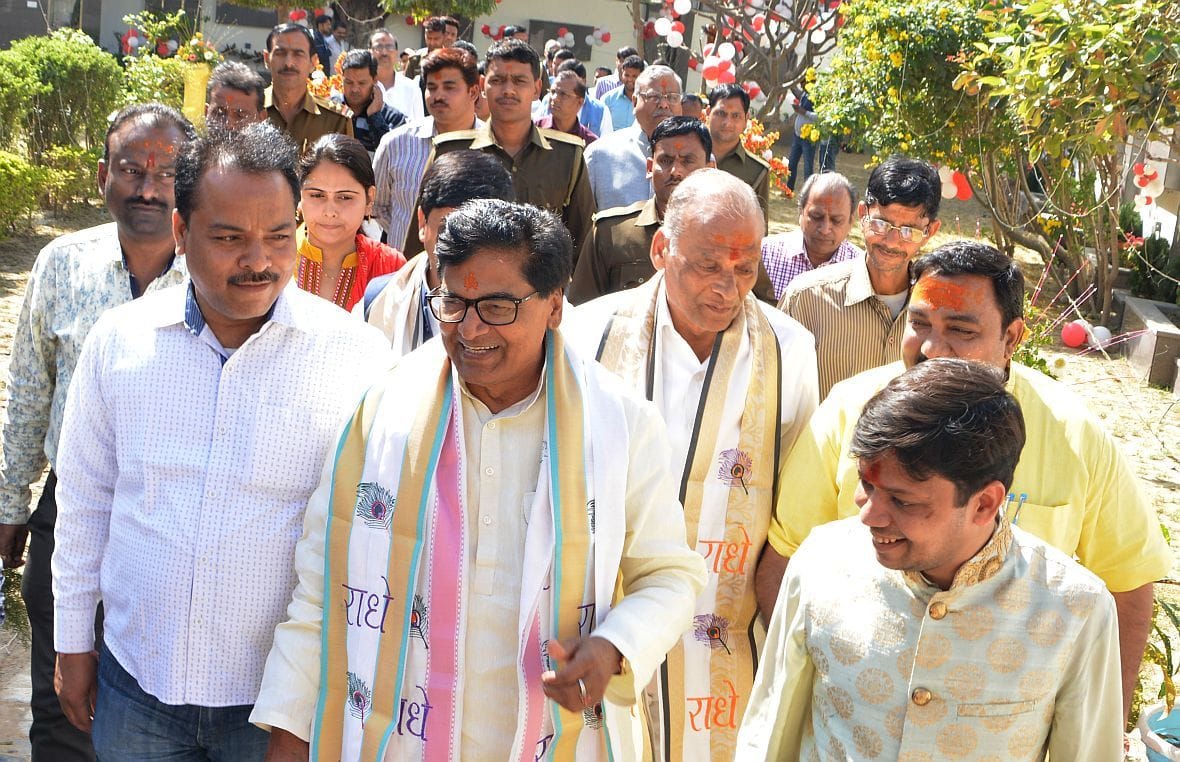 Amar Singh Nonsense person: Ram Gopal