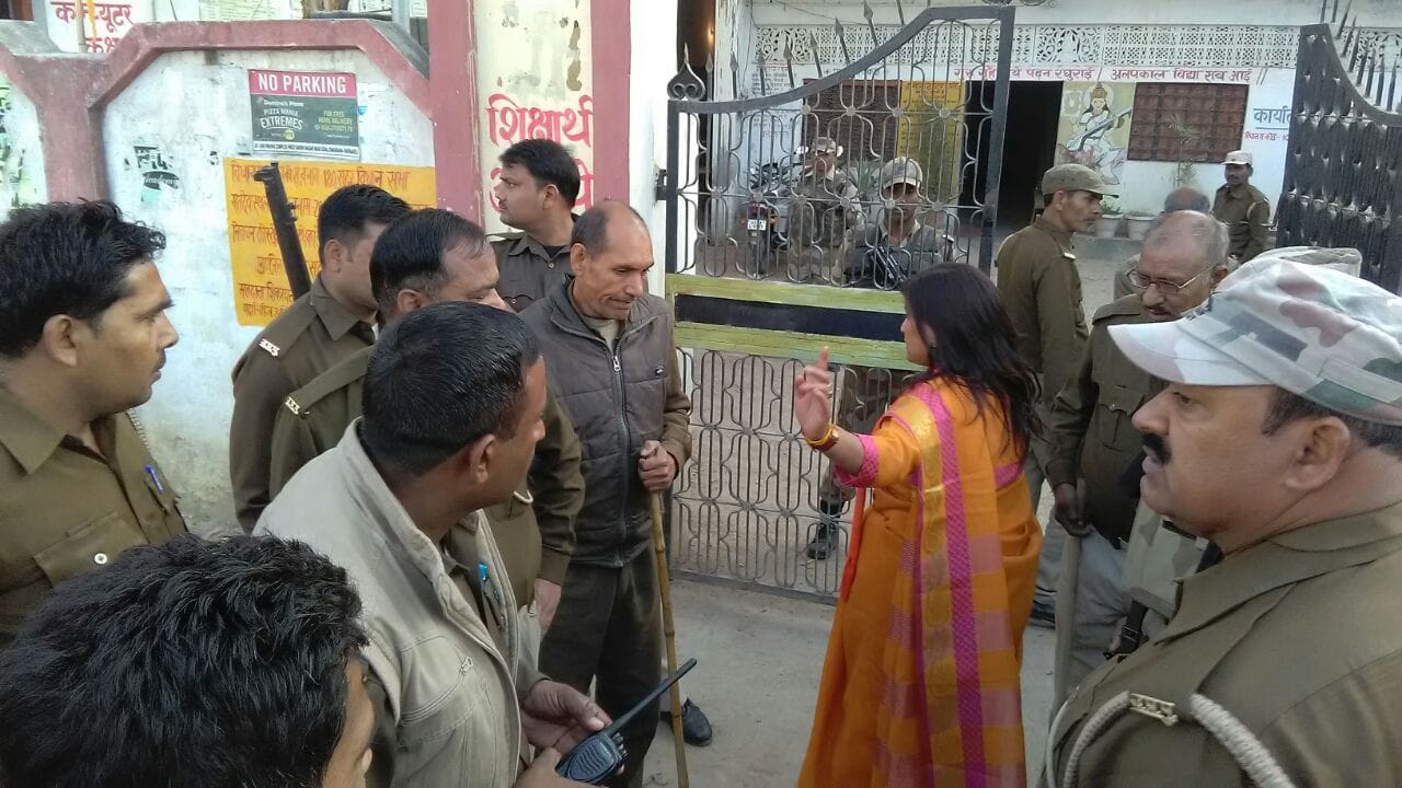 ruckus in raebareli due to evm failure