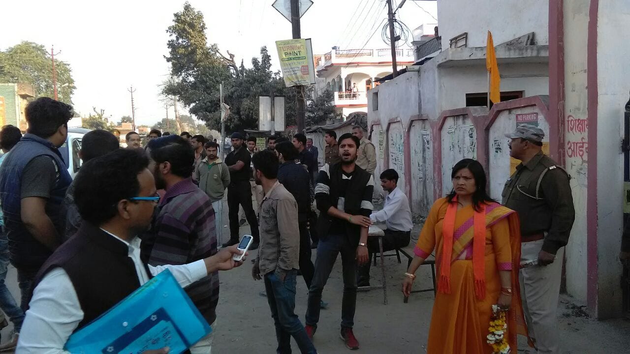 ruckus in raebareli due to evm failure