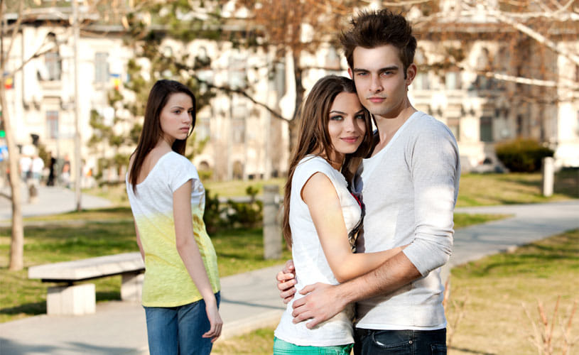 Every Single Girl Have these thoughts When She Sees a Happy Couple