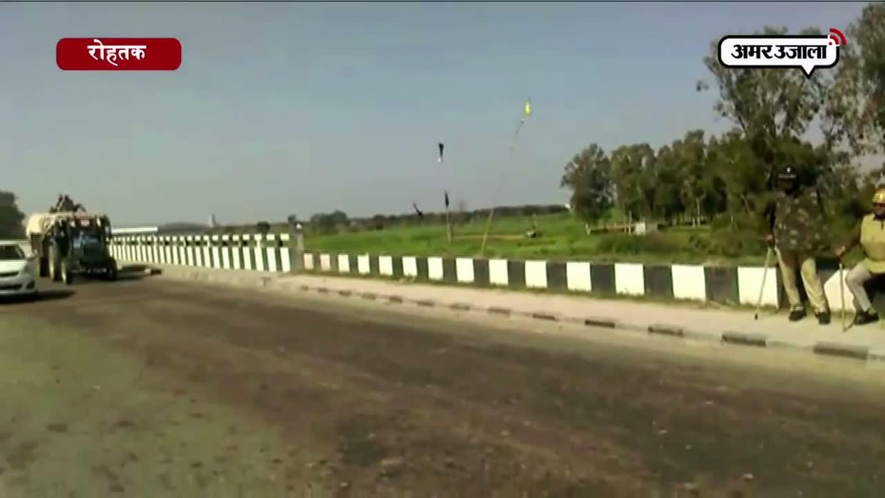 Call to helpline number on tire puncture at Yamuna Expressway