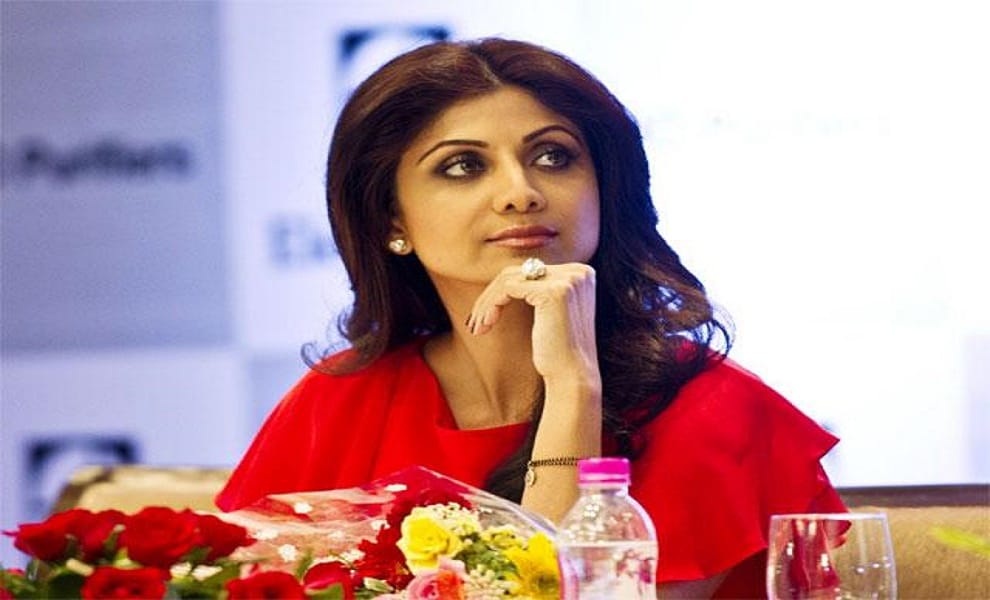 peta honored shilpa shetty kundra with a hero to animals award  