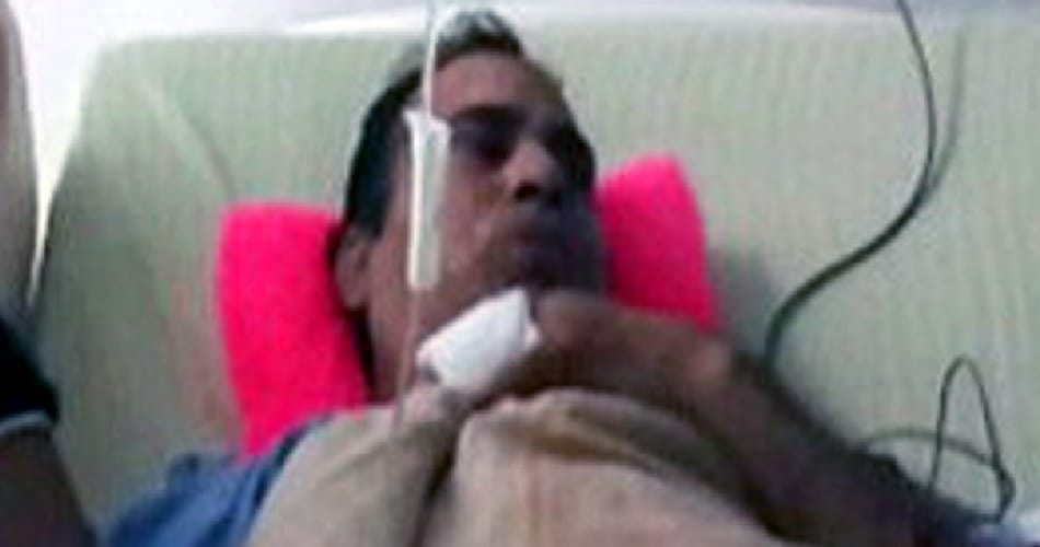 indian army soldier dispute with moori express TTE and he thrown him from running train