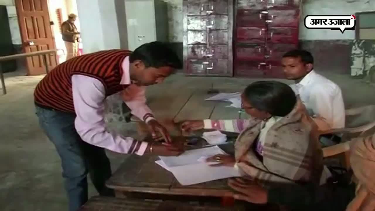 मतदान