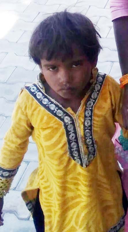Pig child wounded in the attack, People jammed highway