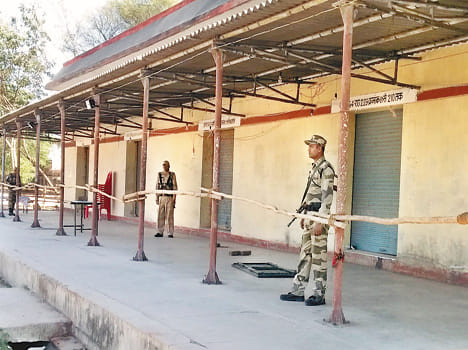 By five o'clock in the morning were deposited EVMs