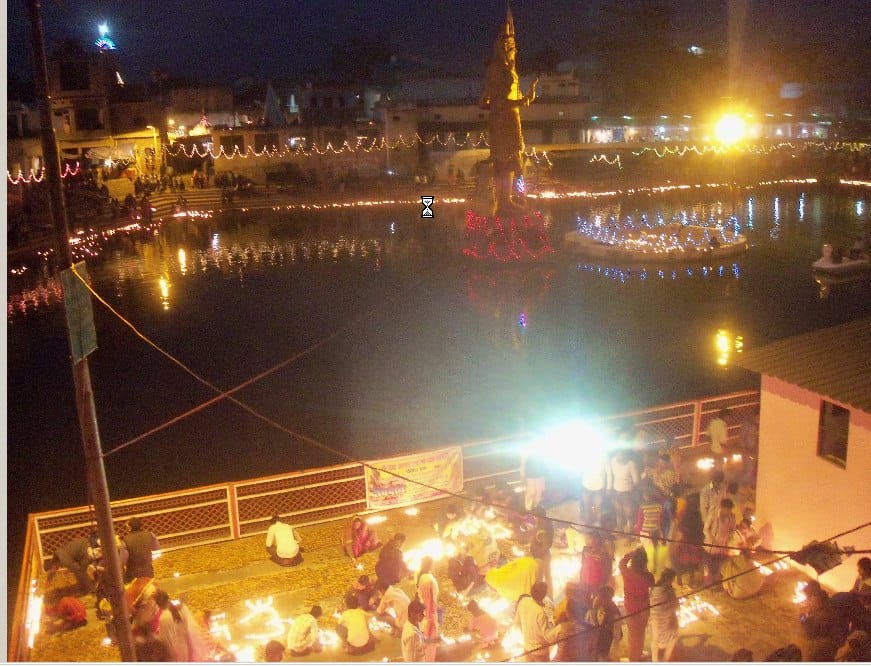 Thousands of lamps lit Shrine glossed Gokarn