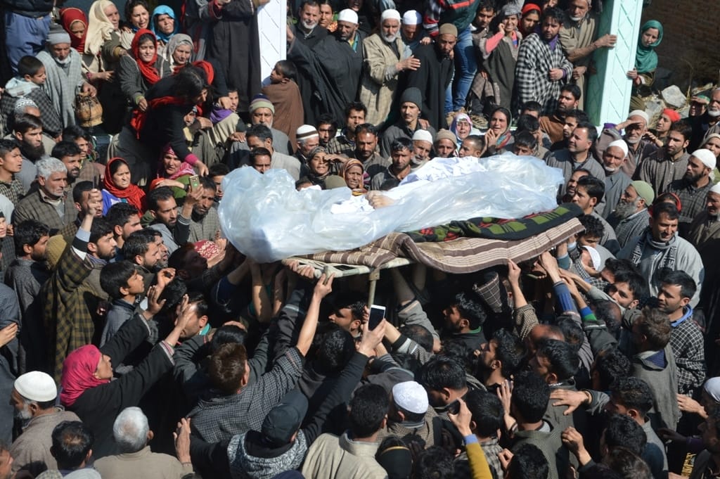thousand people pay tribute to army soldier