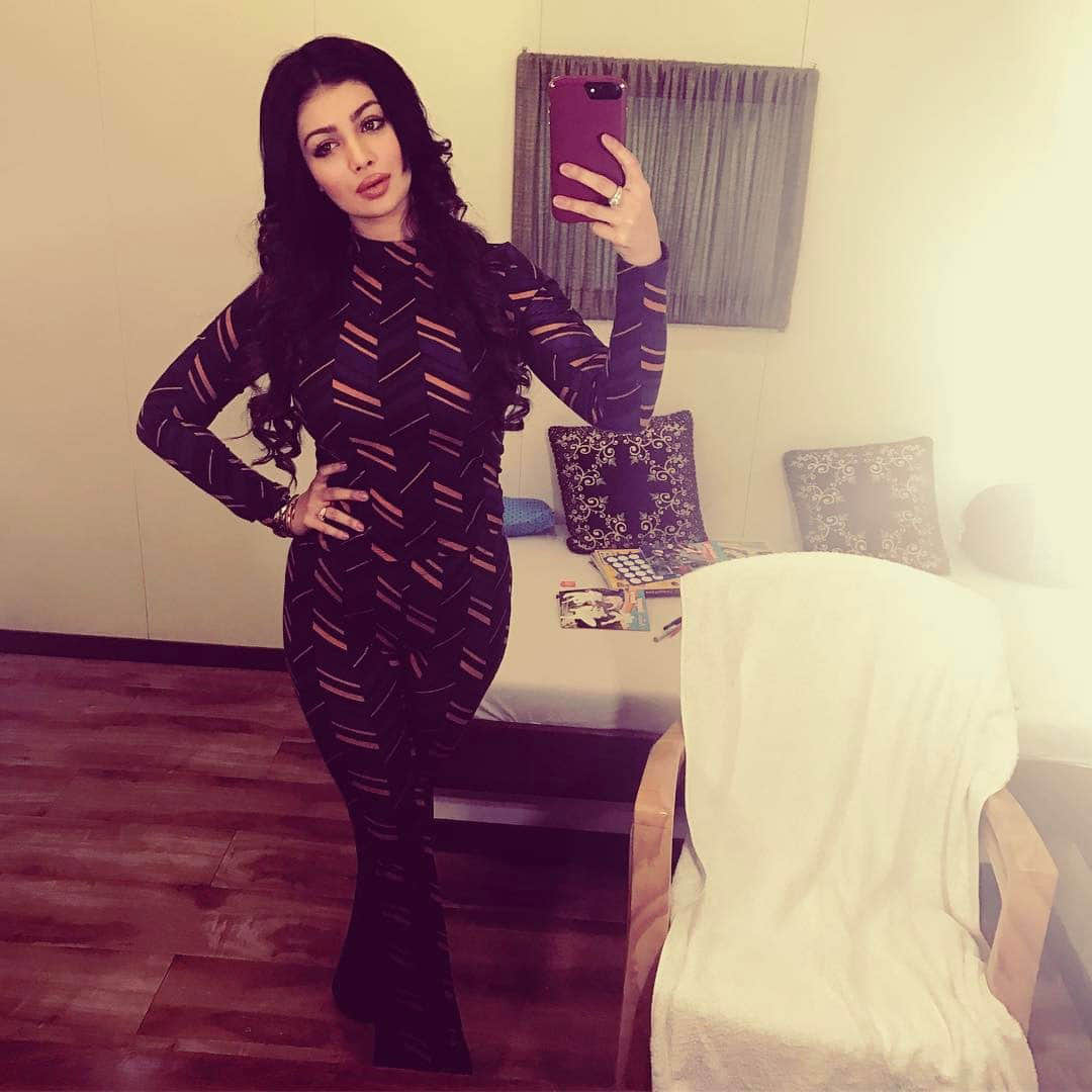 Salman Khan's heroine Ayesha Takia's lip surgery hogs attention, spotted at cafe and bar launch