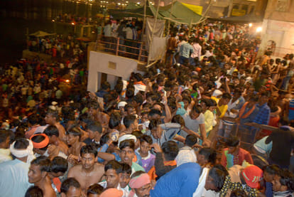 lakhs of devotee come baba vishwnath temple for worship