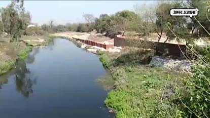 ILLEGAL PLOTTING IS DANGEROUS TO NAKTIA RIVER BANK IN BAREILLY