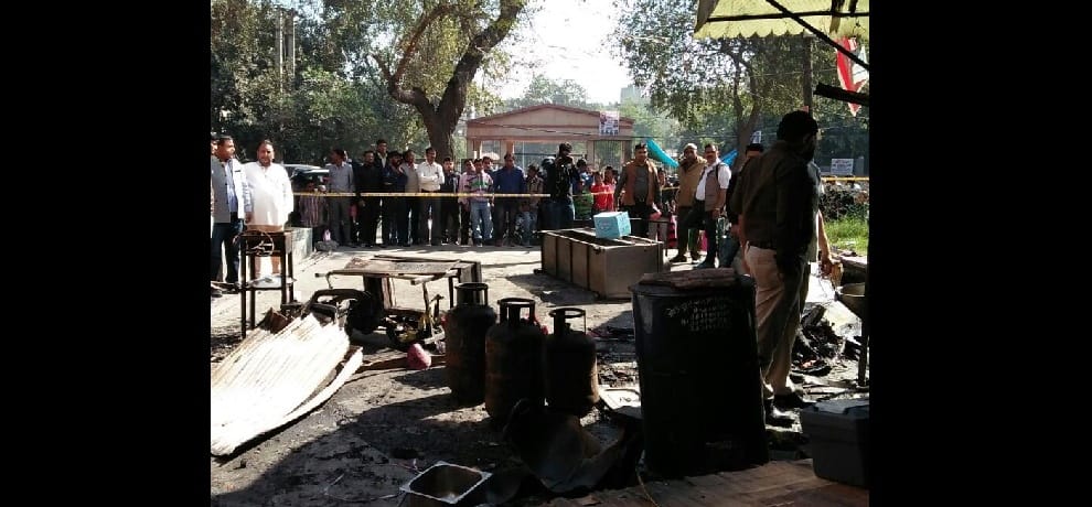 Connor food cracked cylinder in Delhi, two fire brigade personnel killed