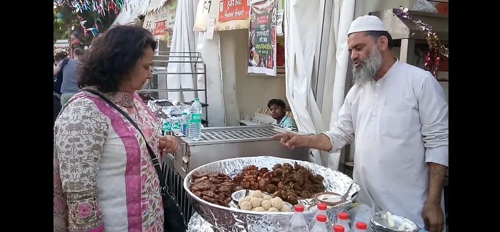 Chef of the Muslim masters on Shivaratri eating cooked dishes Phalahari