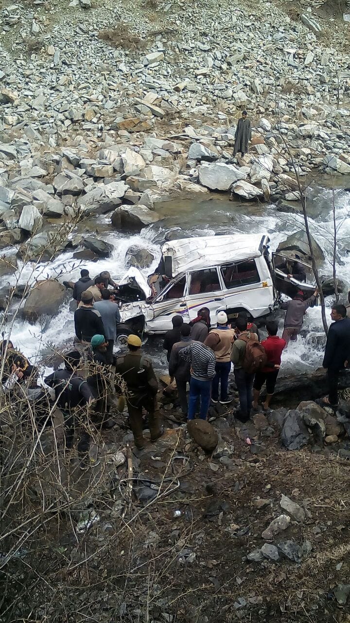 Sumo fell into a ditch, killing four passengers, nine injured