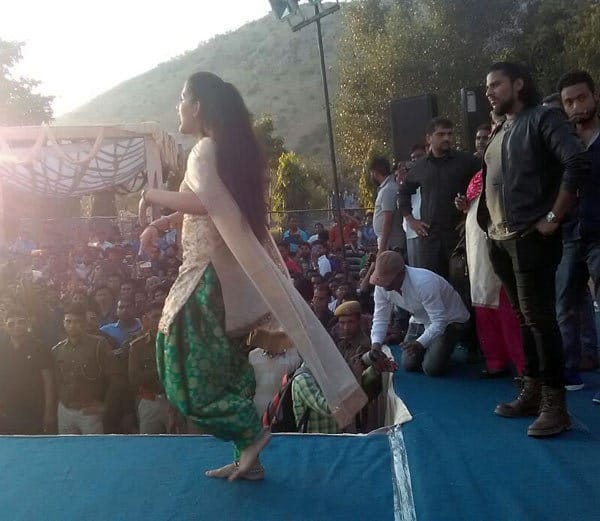 haryanvi singer sapna chaudhary injured during performance, admitted in hospital