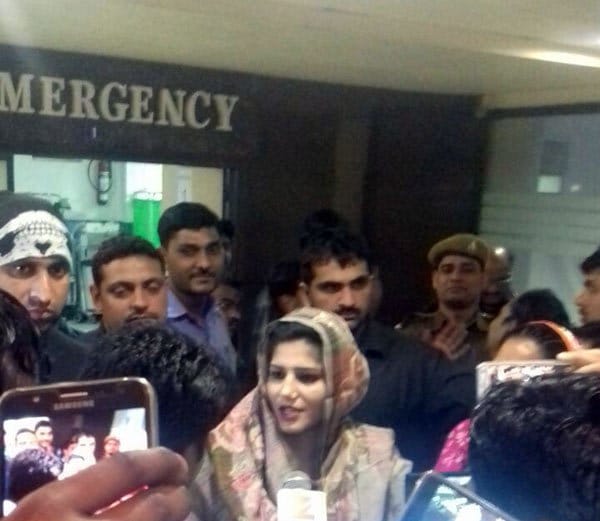 haryanvi singer sapna chaudhary injured during performance, admitted in hospital