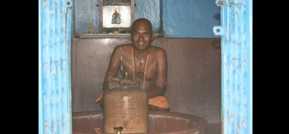 Ravana was set up in his birthplace, the temple, which today must worship on Maha Shivaratri