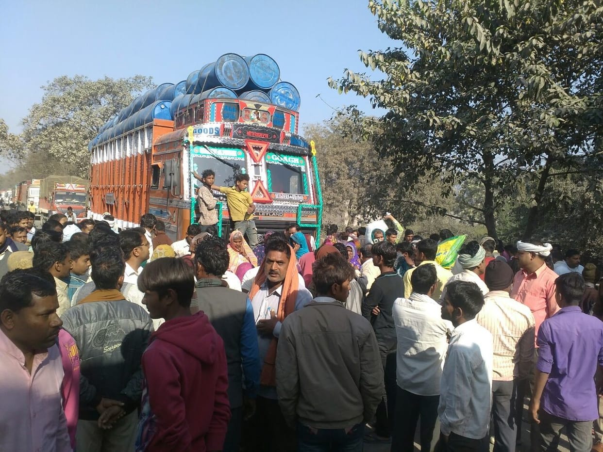 The truck crushed by the death of Mali, blockade