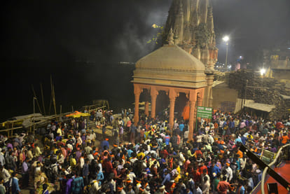 lakhs of devotee come baba vishwnath temple for worship