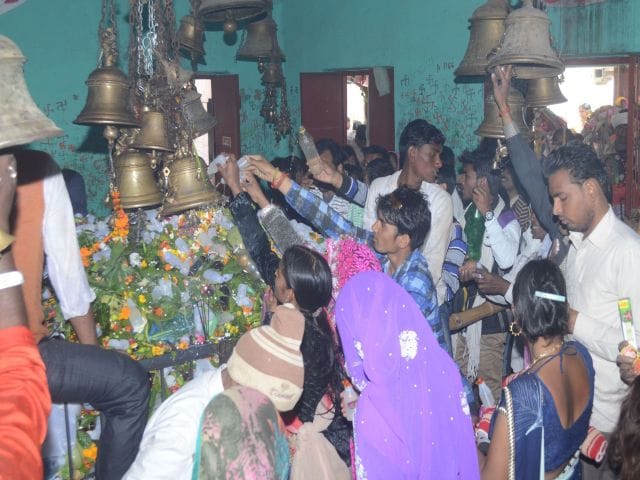 Bam Bhole Gunje pagoda's cheers