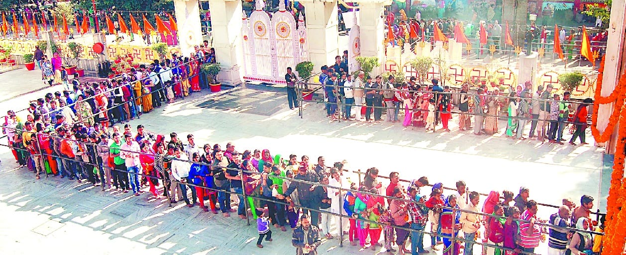 devotees prayed god shiva 