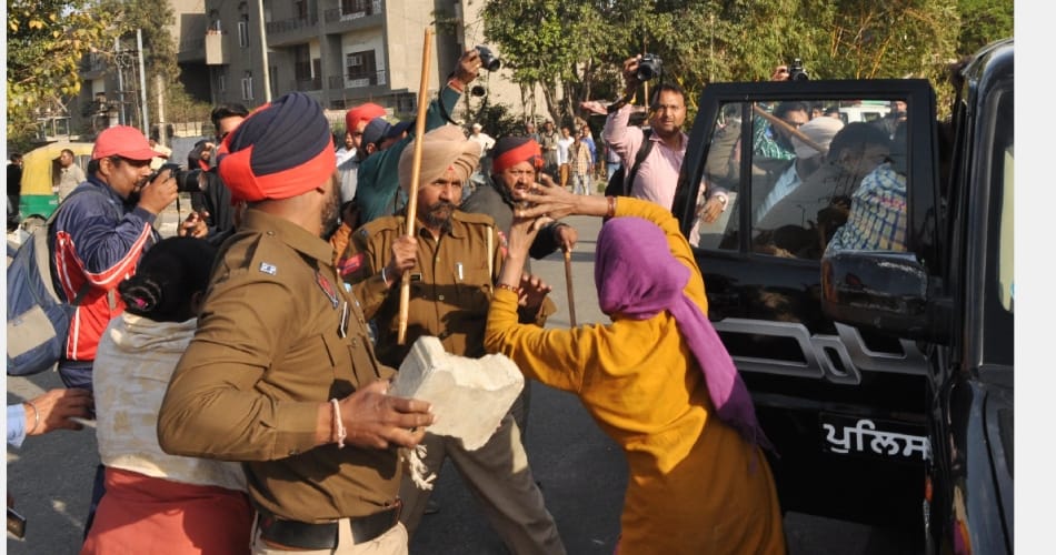 peoples protest in Ludhiana, police Lathicharge on them
