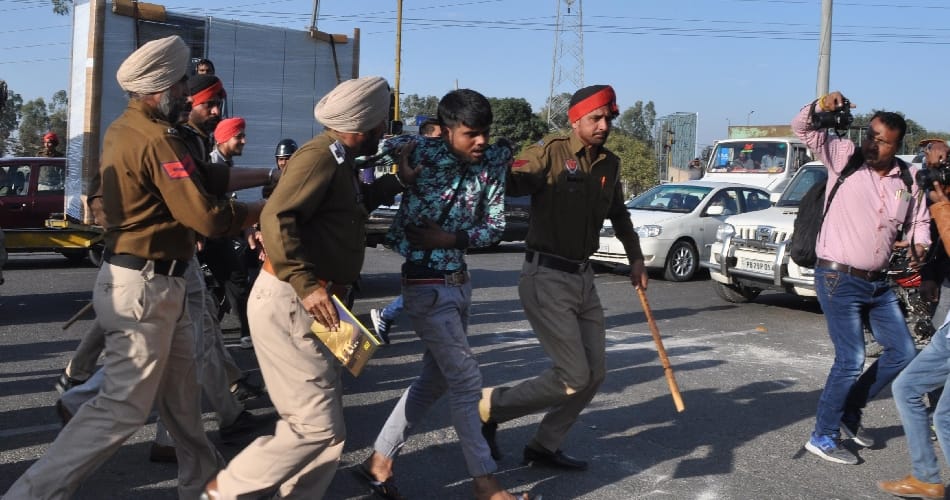 peoples protest in Ludhiana, police Lathicharge on them