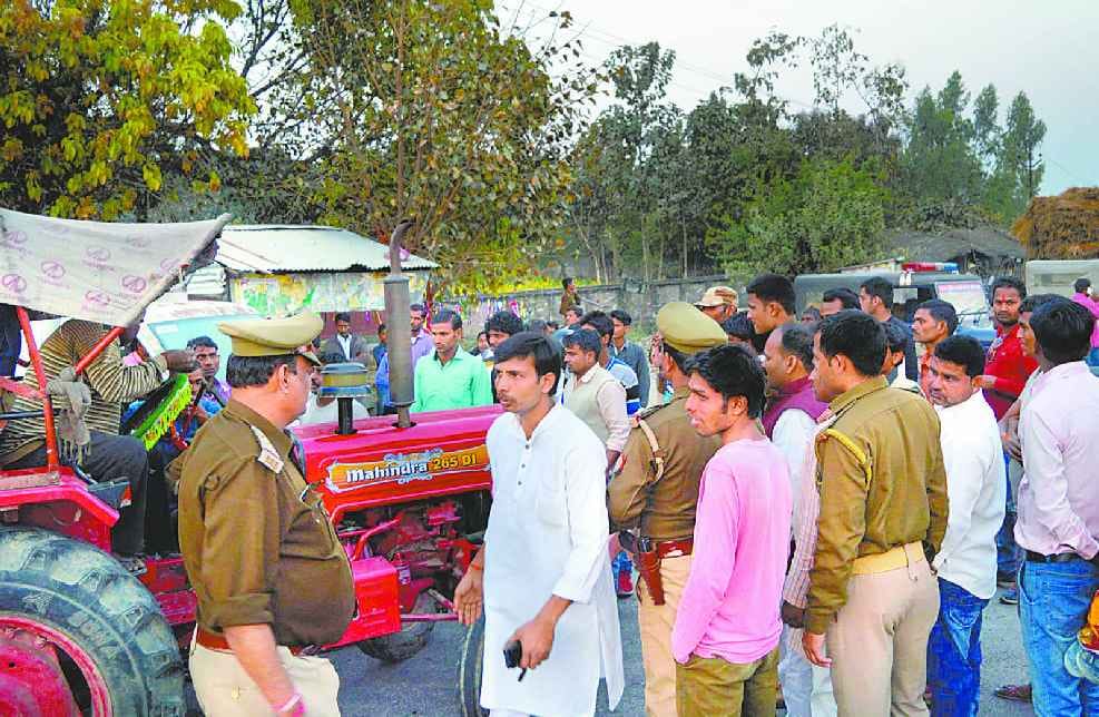 Tractor trolley carrying pilgrims trampled the child