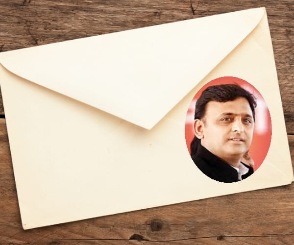  sp workers circulating message from akhilesh door to door