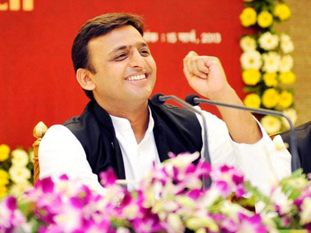  sp workers circulating message from akhilesh door to door