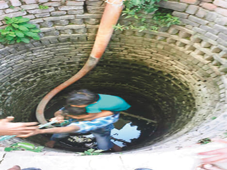Aunt-niece thrown into the well