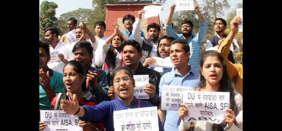 student got angry after fund stopped by delhi government