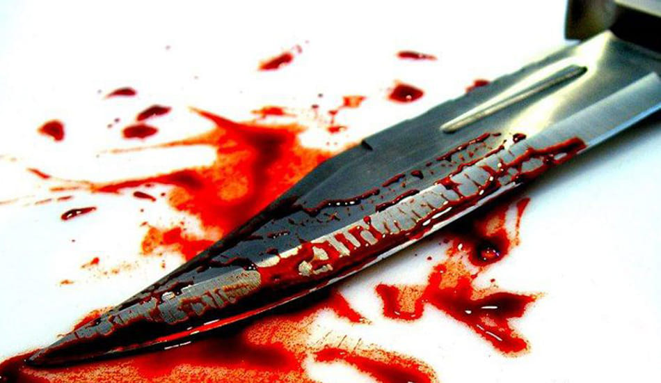 girl tried to killed her niece with knife at kanpur