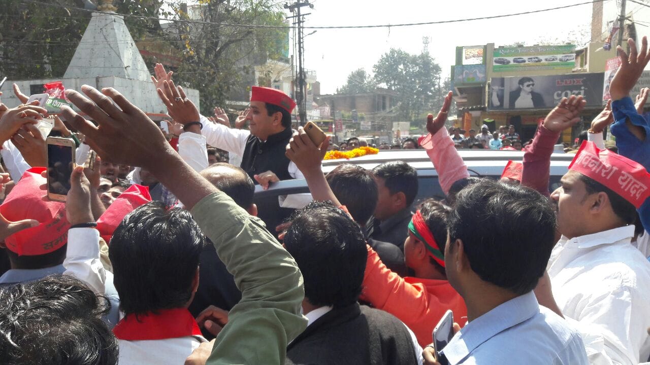 CM Akhilesh Yadav younger brother doing road shows in pm constituency, view photos