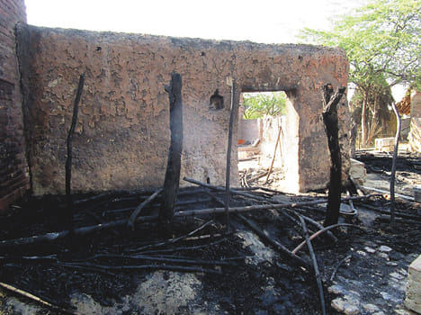 A five houses cought fire 