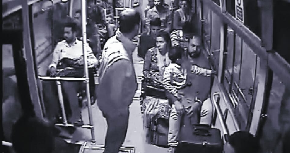 boys stealed bag full of gold jewellery in running bus at chandigarh, thievery captured in cctv