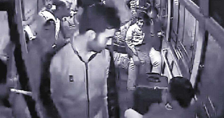 boys stealed bag full of gold jewellery in running bus at chandigarh, thievery captured in cctv